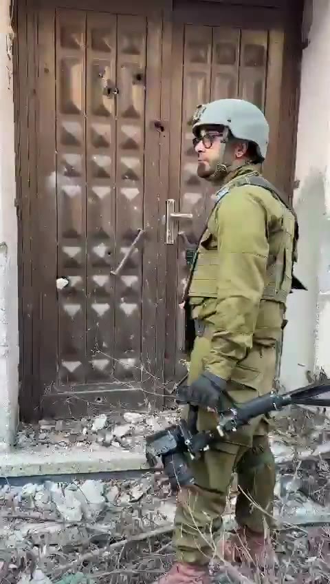 Video ID 1737972059672613196